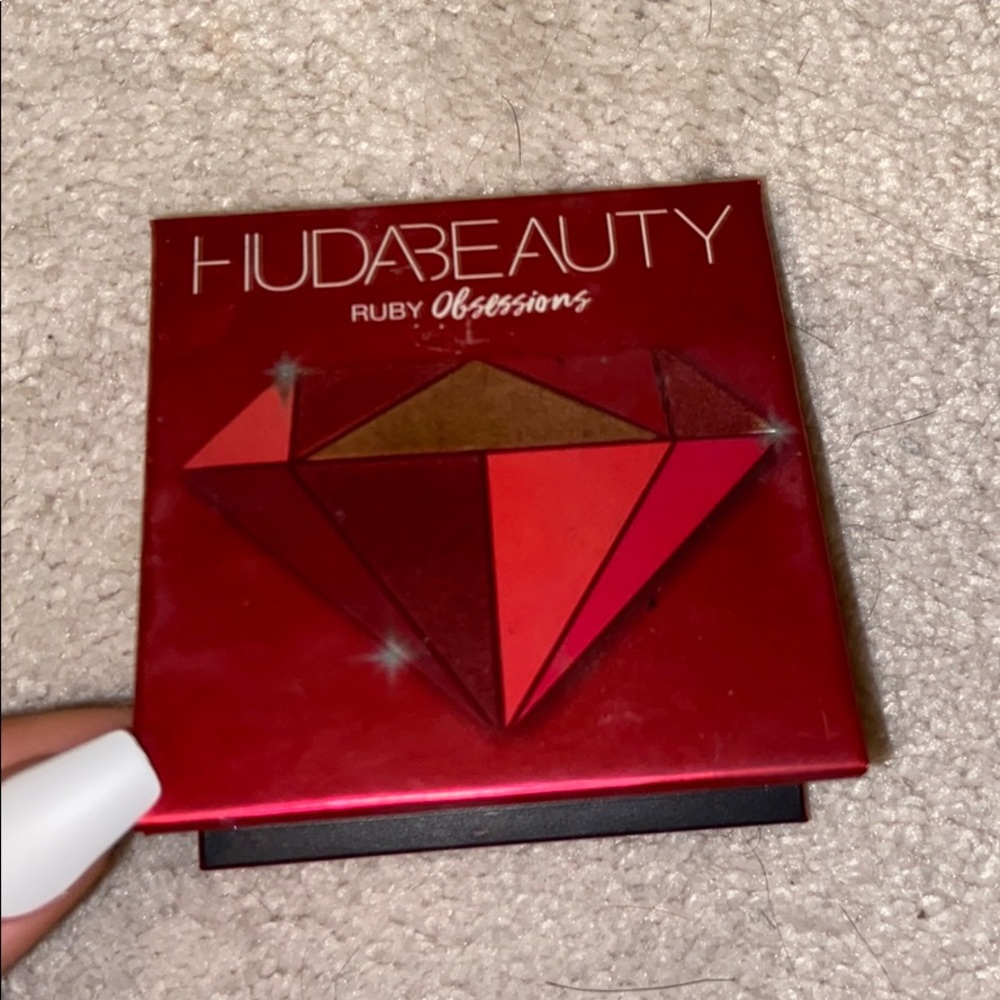 HUDA BEAUTY PALLETE